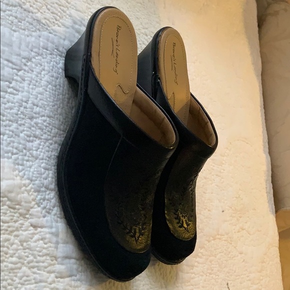 Clogs - Picture 2 of 2